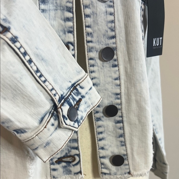 😊👖💙🥶Kut from the Kloth Light Wash Denim Jacket - Picture 8 of 13